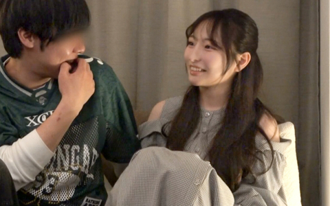 東京来て初めてのエッチに大興奮！経験人数少なめの童顔美女をねっとり愛撫でイカセまくり、最後はデカチンとデンマのコンボでハメまくる！！ 百戦錬磨のナンパ師のヤリ部屋で、連れ込みSEX隠し撮り 415（ナンパTV-200GANA-3277）の女優名は？